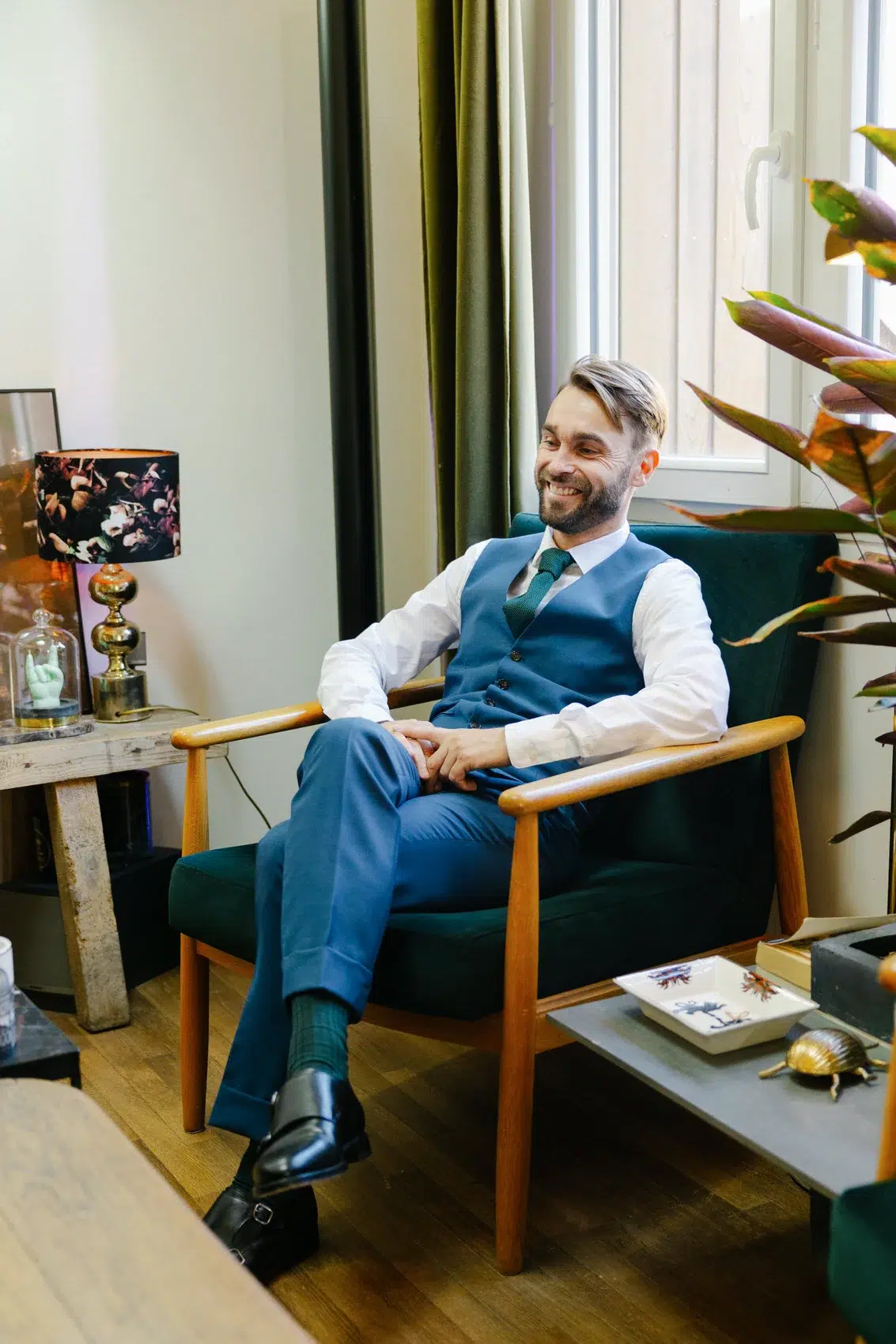 préparatifs mariés assis