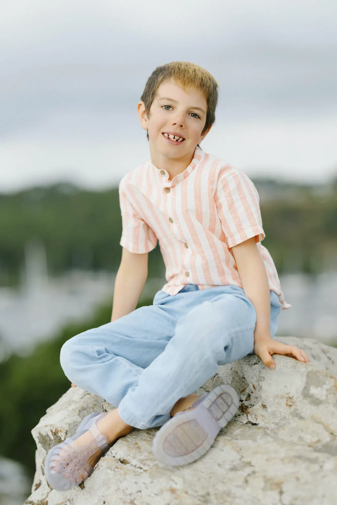 portraits photos enfant en extérieur à La Roche Bernard en Loire Atlantique