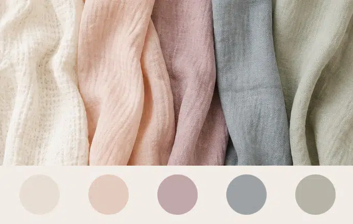 palette de couleurs crème, rose poudré, vieux rose, bleu gris et vert sauge